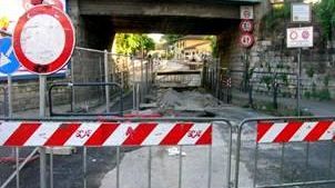 Chiuso da 4 mesi il sottopasso ferroviario tra via delle Cascine a Piazza Puccini