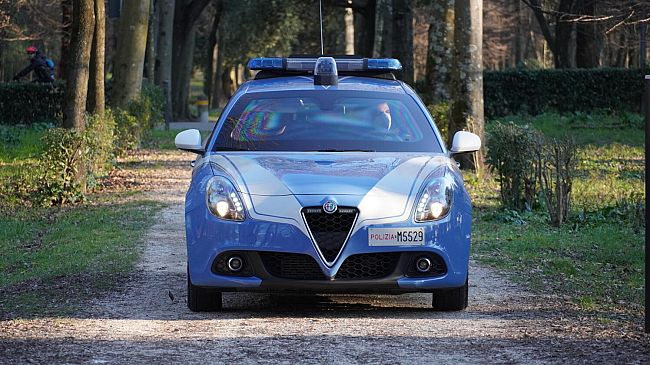 Baby gang all'Isolotto, 14enne ferito a colpi di catena