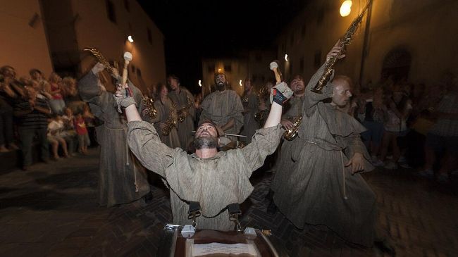 Fine settimana di feste medievali, cucina toscana e in forno