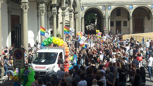Toscana Gay Pride: grande festa per il primo corteo a Firenze