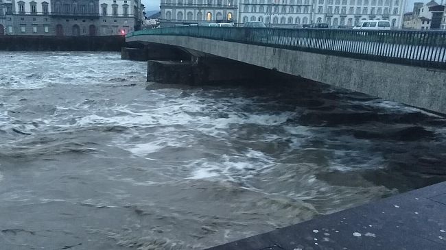 Piena dell'Arno 2019: ore di apprensione in Toscana