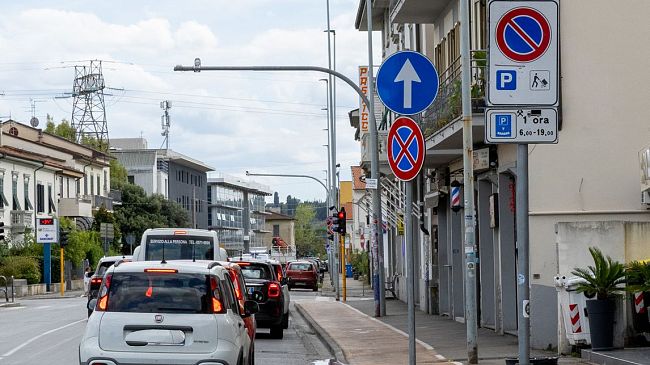 Via dei Cappuccini a Empoli, occhio al semaforo