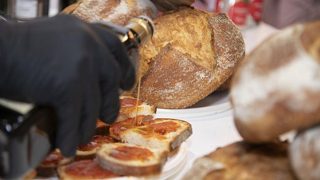 'Pane, olio e pomodoro: la merenda POP più amata dagli italiani'