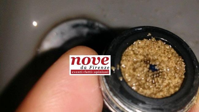 Acqua e sabbia: rubinetti intasati, unica soluzione il fai da te