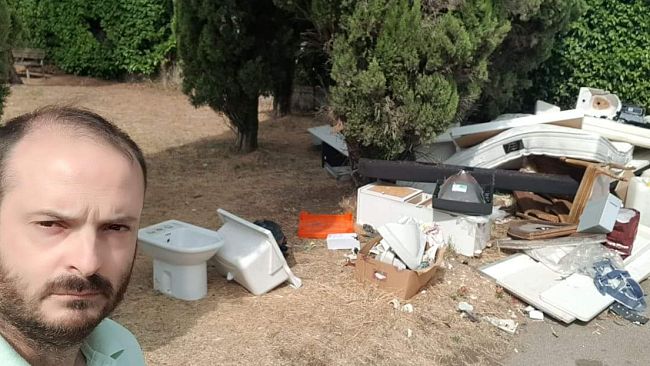 Via Rocca Tedalda, la discarica senza controllo