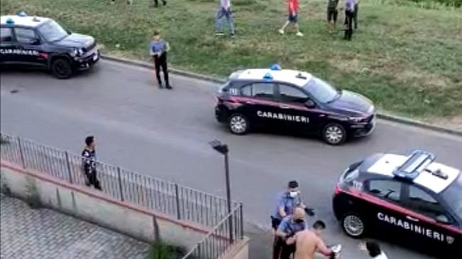 Campi, paura dopo la rissa in via Chiella in pieno giorno