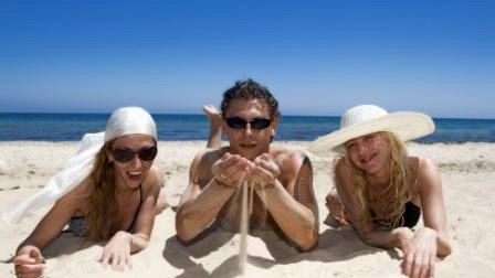 Come proteggersi da sole e caldo senza rinunciare all'abbronzatura