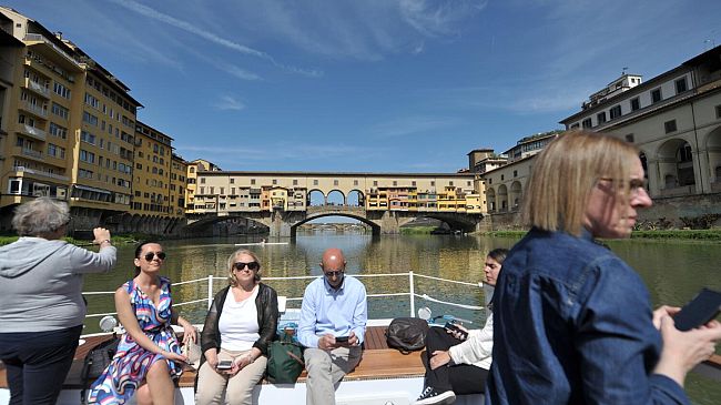 Arno a Firenze: remare tutti nella stessa direzione