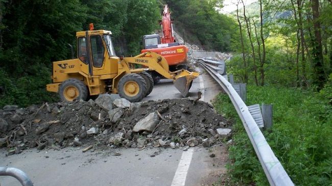 ​Internet in Toscana: 120 milioni per i 100Mega, buche di 20 centimetri