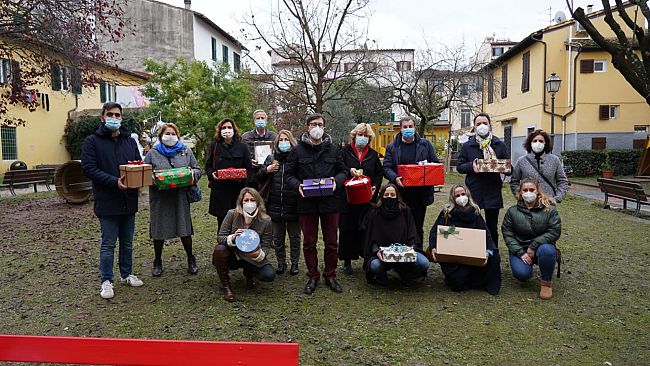 Scatole di Natale: in un pacco dono la solidarietà per cittadini e famiglie fragili