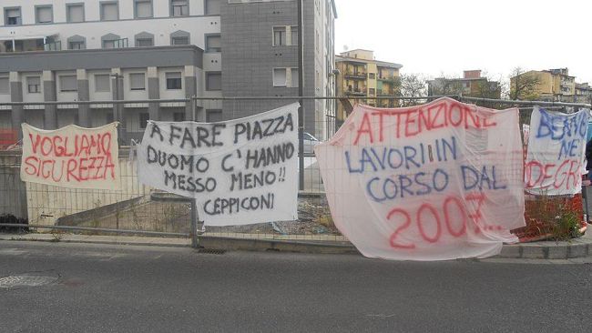 Dietro al Nuovo Teatro, cantieri fermi al 2007 la rabbia dei residenti