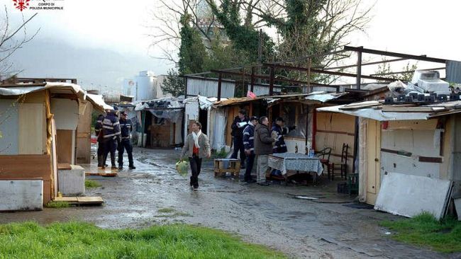 Sgomberato insediamento abusivo in via Sacco e Vanzetti