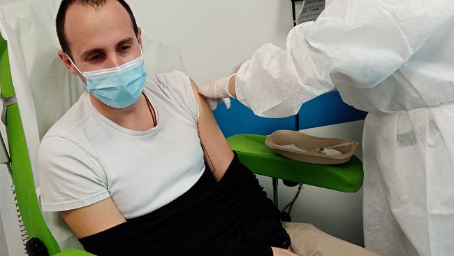 Covid-19: domenica non si fermano le vaccinazioni Astrazeneca