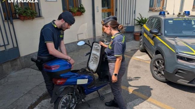Sequestrati in tutta Italia migliaia di scooter illegali e non sicuri