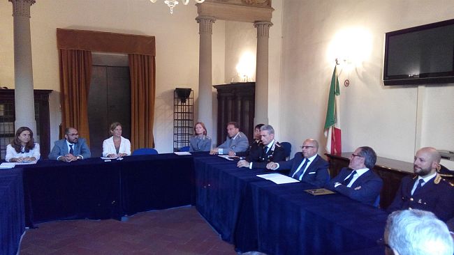 Istituzioni, forze dell'ordine e giornalisti: tavolo in Prefettura