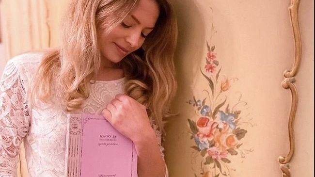 Boutique della carta a Firenze, una porta rosa in via Romana