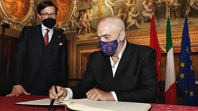 Il premier albanese Edi Rama in visita a Firenze