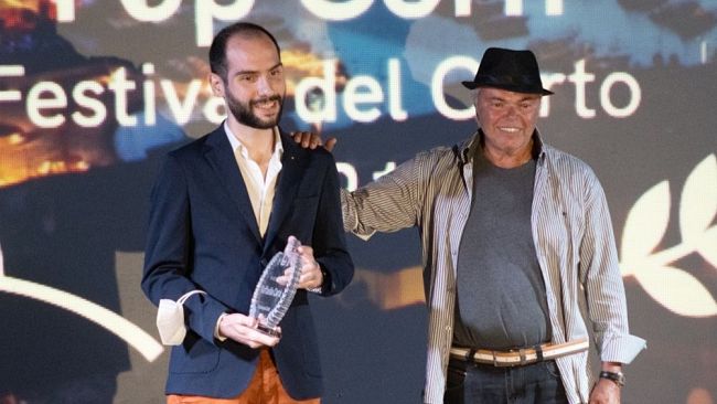 Pop Corn Festival, Iapino ha consegnato il Premio Carrà