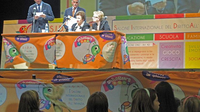 Bambini: boicottare le industrie che li sfruttano