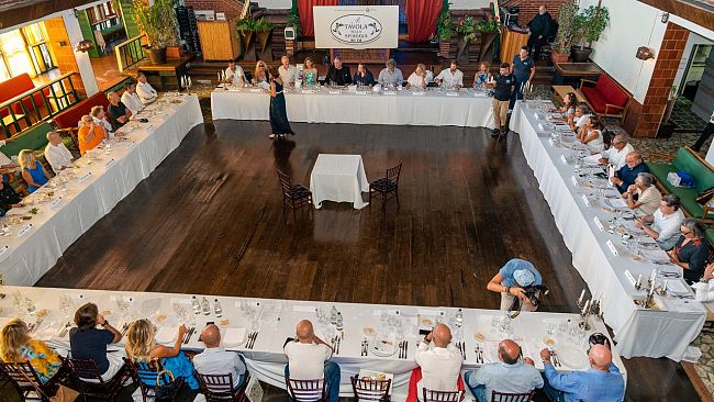 A tavola sulla spiaggia 2023