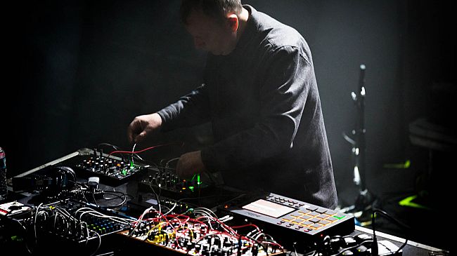 Disconnect < code >, a Firenze la rassegna tra sperimentazione sonora e nuovi linguaggi visivi 