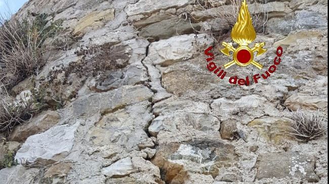 Mura medievali a rischio crollo: inibito l'accesso agli immobili confinanti