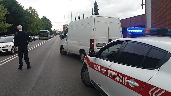 Sicurezza stradale: controlli a Firenze sulle auto prive di assicurazione