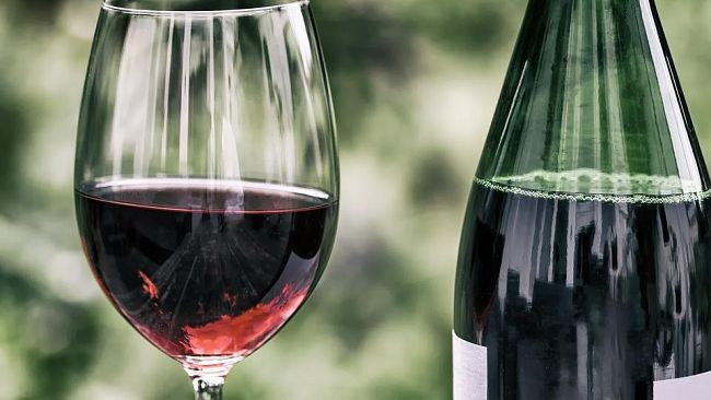 Vino in polvere spacciato per Chianti: migliaia di violazioni sul web