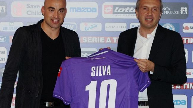 Santiago Silva ed il pensiero corre a Batigol, la piazza si scalda (Video)