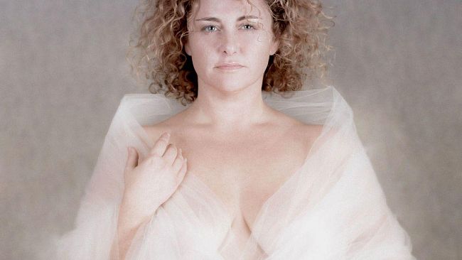 Donne in Toscana: scarpe rosse contro il femminicidio