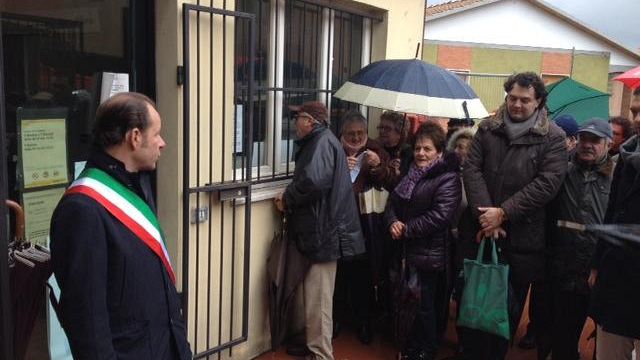 Colle di Val d'Elsa e San Gimignano: i sindaci “sequestrano” l’ufficio postale