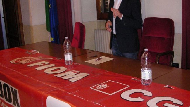 Shelbox: i lavoratori occupano il Comune