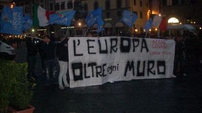 Sit-in davanti Palazzo Vecchio per ricordare la caduta del muro di Berlino