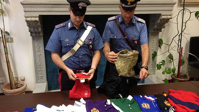 Chiedono informazioni e anziano sventa il trucco della collana