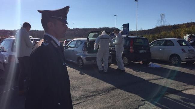 Cadavere in auto a Ginestra Fiorentina: se ne accorge un passante