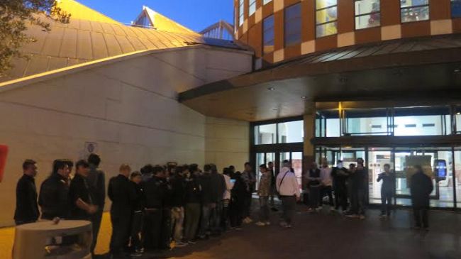 I Gigli, coda all'alba per iPhone 6s e plus