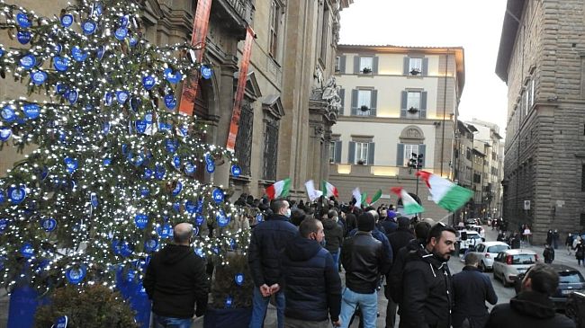 Firenze: centinaia in piazza per Lorenzo, Fabio e Libero