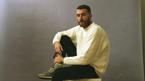 Il Blue Karaoke Tour del rapper Mecna fa tappa al Teatro Puccini