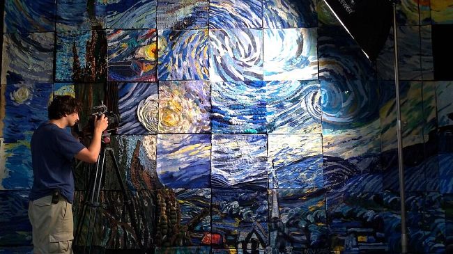 La Notte stellata di Van Gogh interpretata dagli artisti tessili