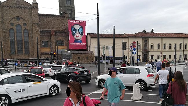 Mobilità a Santa Maria Novella: il semaforo, il parcheggio, la rampa ed i pedoni