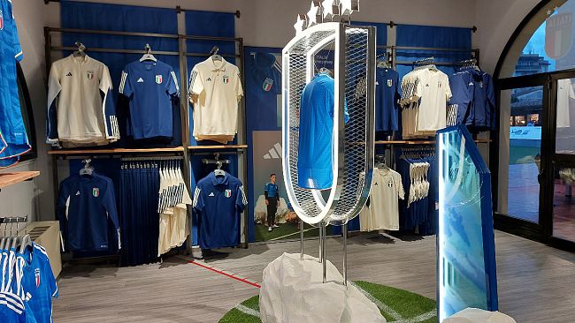 La nuova maglia dell'Italia in vendita al Museo del Calcio