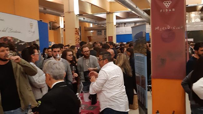 A Livorno un mare di vino