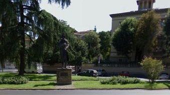 Accesa la nuova illuminazione della statua di Giuseppe Mazzini