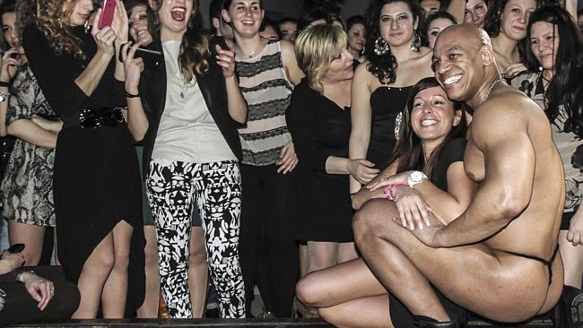 Versilia: Festa della Donna con strip-tease alla Bussola
