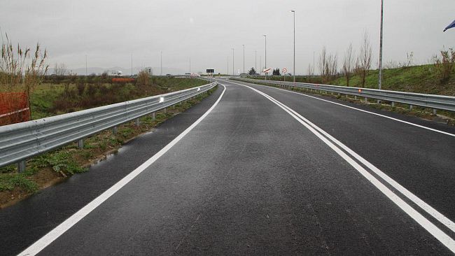 Una strada tra l’area industriale Querciola e la provinciale Mezzana-P. Ricasoli