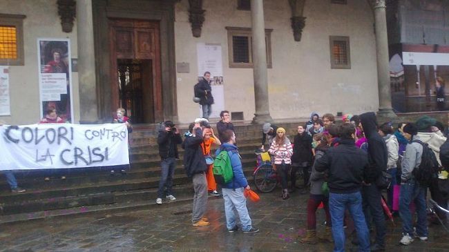 Dal cuore del corteo: colori, fumogeni e slogan di protesta