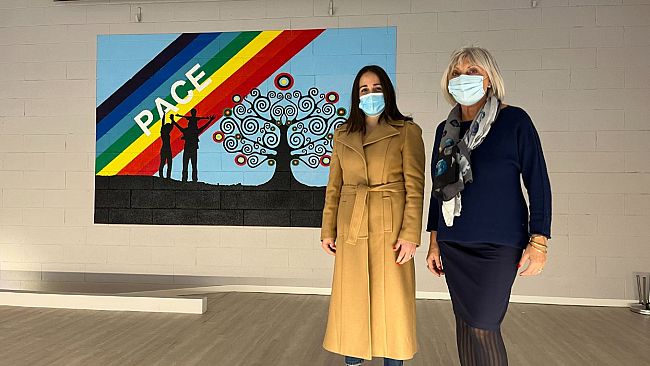 Distilleria Deta regala un videoproiettore all’Istituto Don Milani