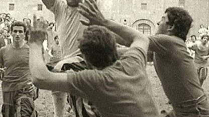 Non è un gioco per tutti: storie di vita, calcio e cazzotti