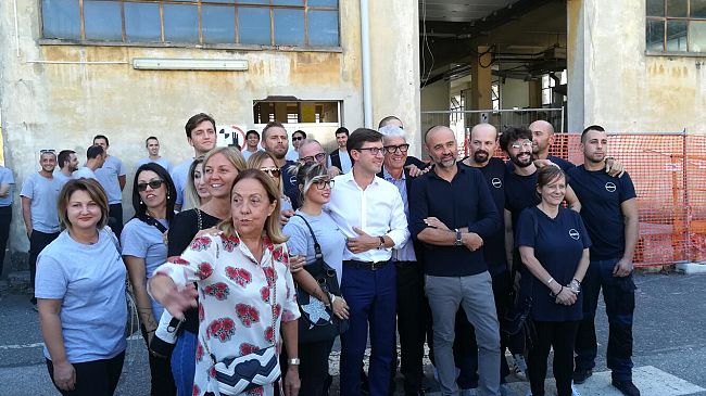 Leo France alla ex Seves: accessori di Alta Moda nel tempio del Vetro