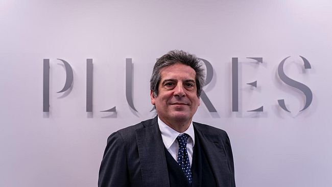 plures-nel-2025-gigante-dei-servizi-con-numeri-da-record